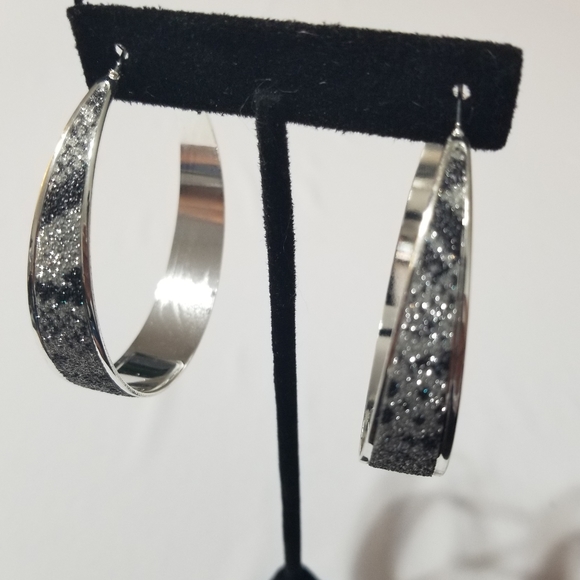 2 For 30 Metallic Leopard Earrings - Picture 3 of 4